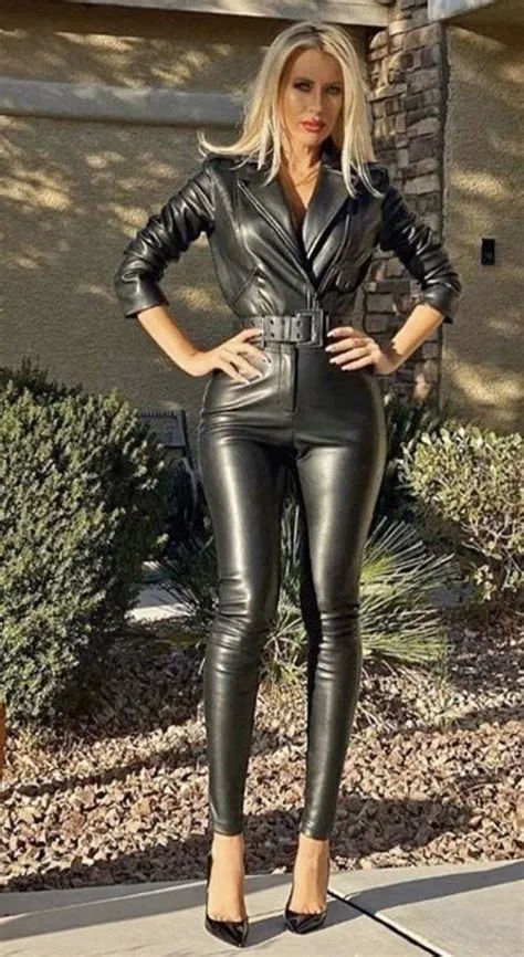 Leather Pants Outfit, Sexy Leather Outfits, Black Leather Pants ...