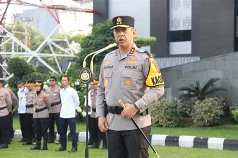 Kapolda Sumsel Berikan 44 PIN Emas dan 31 lembar penghargaan