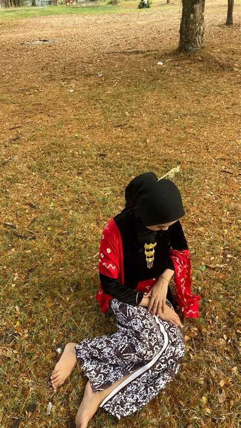 oleh sltyn di Baju Adat Jawa | Gaya chic, Gaya hijab, Gambar tarian