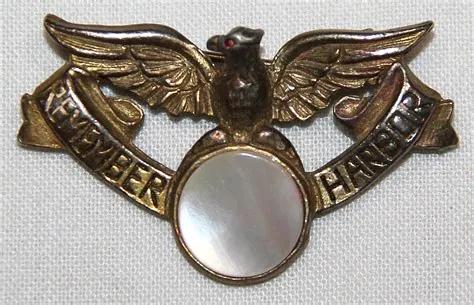 I160. WWII REMEMBER PEARL HARBOR SWEETHEART PIN - B & B Militaria