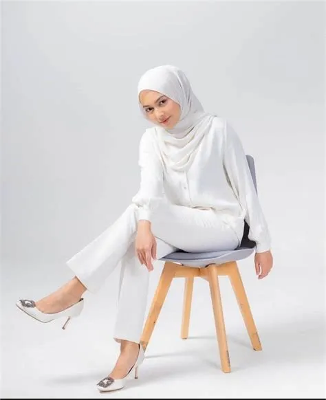 oleh Endarhasanah di Gaya model pakaian | Gaya hijab, Pakaian ...