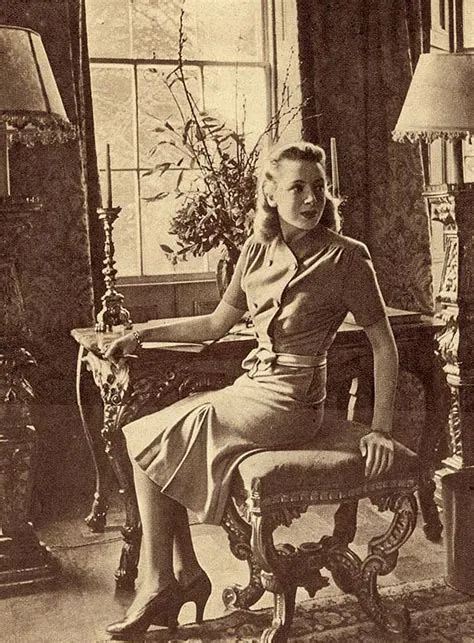 1940s Fashion - Deborah Kerr models the 1942 British Utility Dress ...