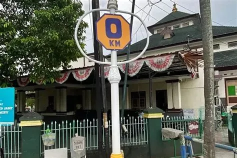 Bikin Salfok, Tugu Titik Nol Kilometer Jember Kini Punya Tampilan Anyar ...