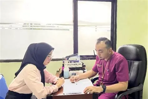 WASPADA, Pakai Obat Tetes Mata Terus-menerus Bisa Berbahaya, Begini ...