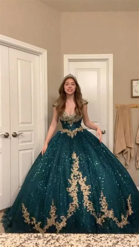 by CCCCCCCC😉😉😉😉 on Quick Saves | Quince dresses, Teal quinceanera ...