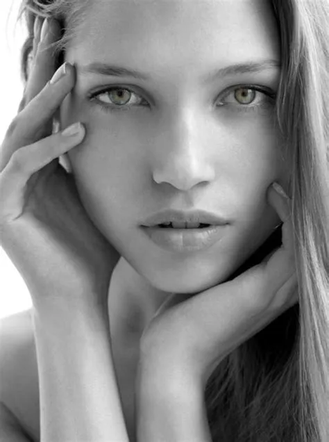 Unknown beauty | Black and white portraits, Beauty photography ...