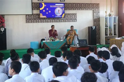 Kukuhkan Rasa Bangga Menjadi Indonesia, SMPN 4 Jember Gelar Sarasehan ...