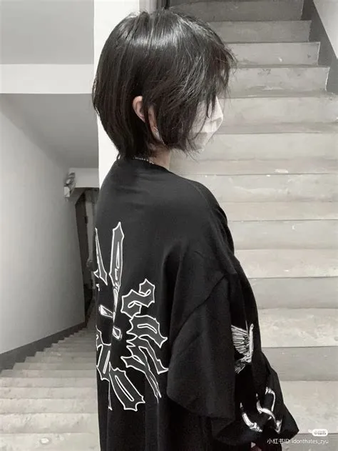 by ItPizza Dominos Hut on Guardado rápido | Short grunge hair, Girl ...