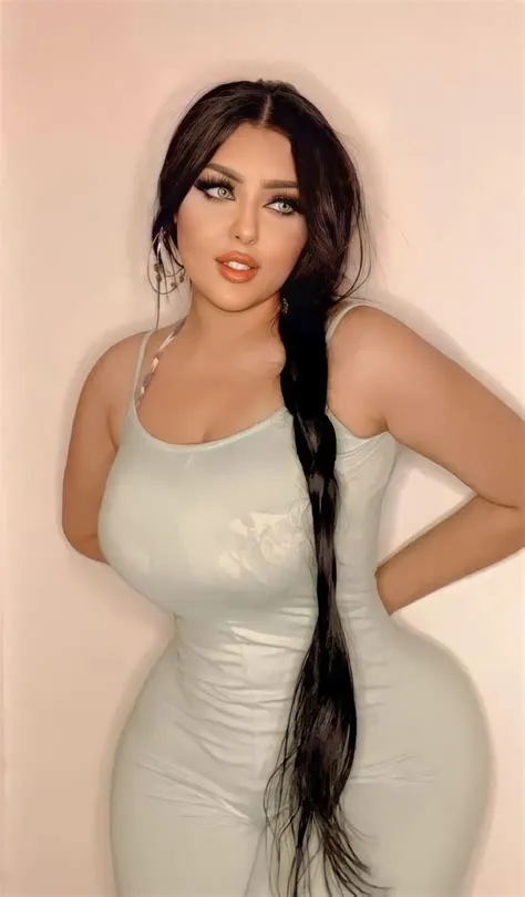 10 Most Beautiful Women, Beautiful Women Pictures, Curvy Women Fashion ...