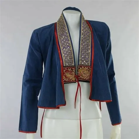 by Vibhuti Gupta on suit design | Trendy blouse designs, Batik ...
