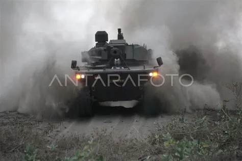 UJI DAYA GERAK MEDIUM TANK PINDAD | ANTARA Foto
