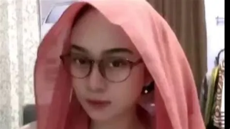 Sederet Fakta Terbaru Bu Guru Salsa Asal Jember yang Viral karena video ...