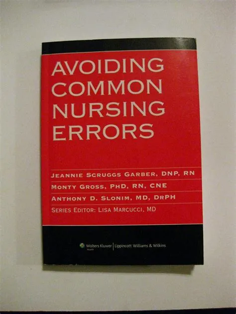 Avoiding Common Nursing Errors (Avoiding Common Errors): 9781605470870 ...