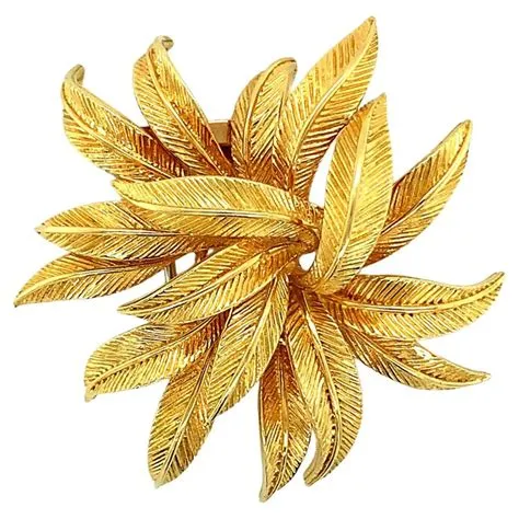 Van Cleef and Arpels Gold Leaves Brooch For Sale at 1stDibs