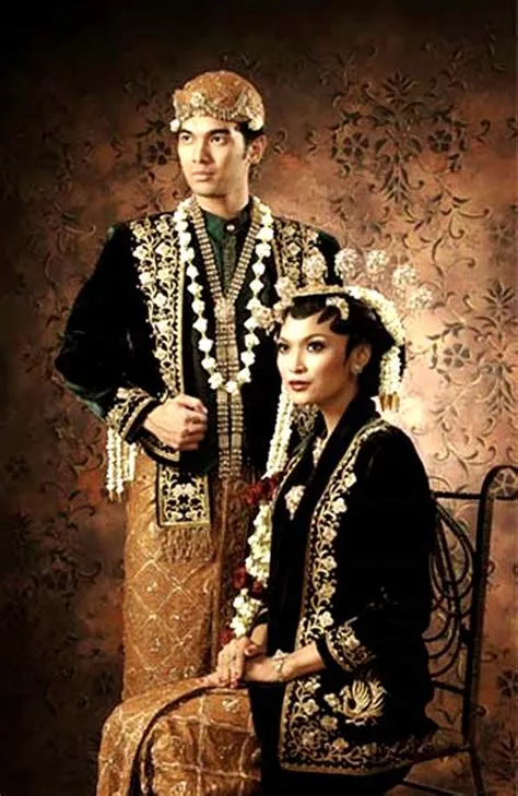 Pakaian Adat Provinsi Jawa Tengah Jawi Jangkep Dan Baju Kebaya - Media ...