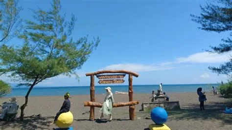 Foto Pantai Cemara, Destinasi Wisata Edukasi di Banyuwangi