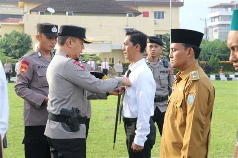 Apresiasi Personel dan Masyarakat, Kapolda Sumsel Berikan 44 PIN Emas ...