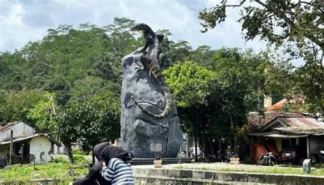 Viral Patung Biawak di Wonosobo, Begini Proses Pembuatannya - Laman 2 ...