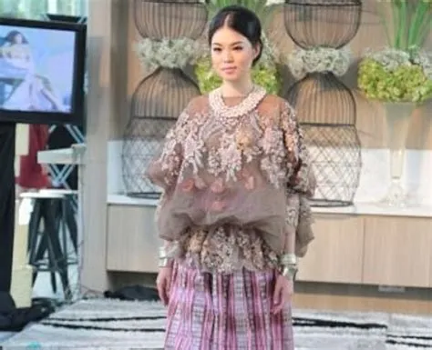 Mengenal Baju Bodo dan Tutu Pakaian Adat Suku Bugis - Wisata dan ...