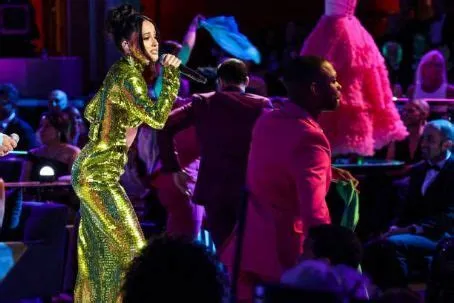 Who is Luis Fonsi dating? Luis Fonsi girlfriend, wife