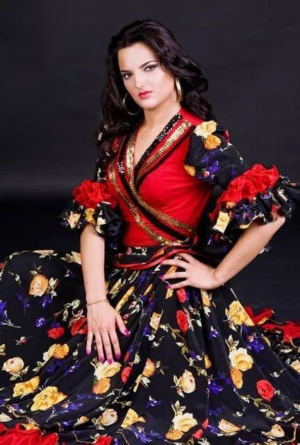 Traditional Spanish Clothing Traditional Fashion, Traditional Dresses ...