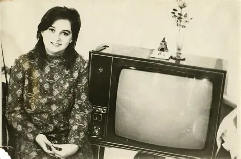 Vintage Photos of Soviets Taking Pictures with Their First Televisions ...