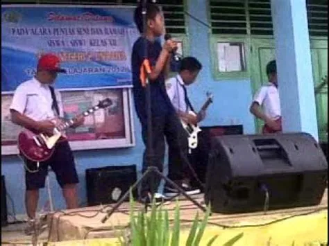 vaganza band at performance SMA 2 unaaha - YouTube