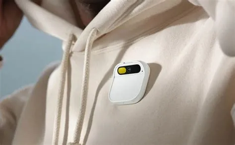 Humane presenta su Wearable AI Pin para llevar en la ropa