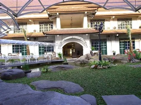 HOTEL MERDEKA (Kediri) - Hotel Reviews, Photos, Rate Comparison ...