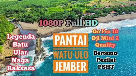 Pantai Watu Ulo Jember | Keindahan Legenda Batu Seperti Ular Naga ...