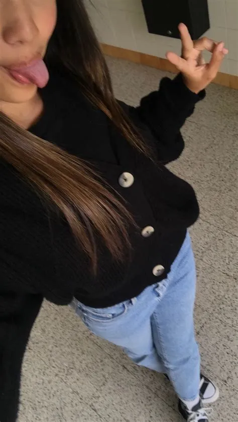 by ㅤㅤ ㅤㅤ ㅤㅤ on outfit$ | Snap girls, Pretty girl face, Girl photos