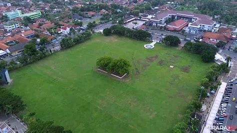 Bukan di Solo, Ternyata Alun-Alun Terluas di Jawa Tengah Ada di Kota ...