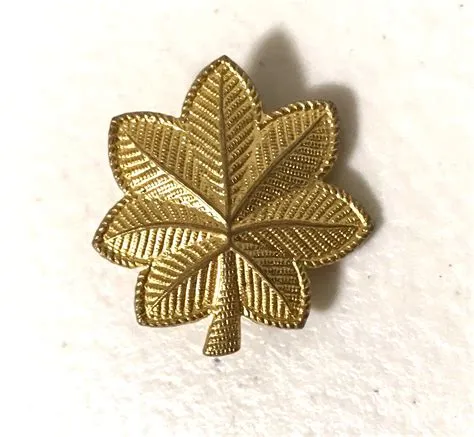 Vintage US Army Major Gold Tone Oak Leaf Insignia Mil… - Gem