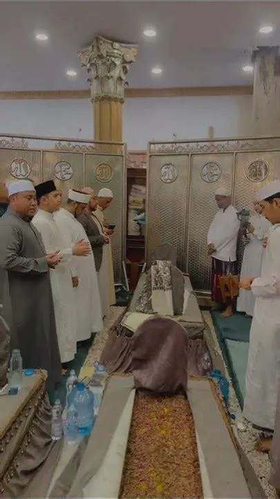 Lebaran Di Tanggul ,Ziarah Shohibul Haul Habib Sholeh Bin Muhsin ...