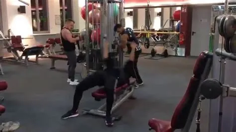 Funny Gym Video : How a Guy Making Workout in the gym with lot of fun ...