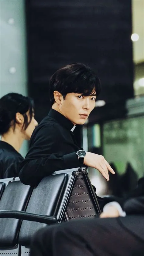 by senyoulicai🌿 on 손the guest -Hand the guest- | Korean actors ...