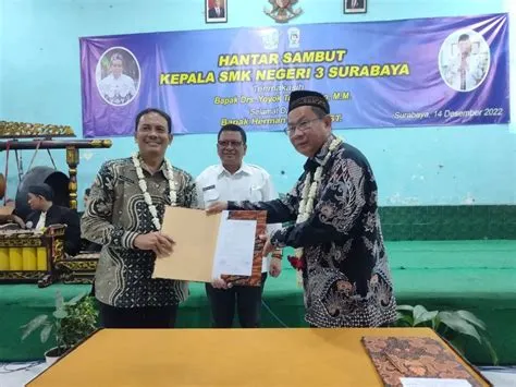 HANTAR SAMBUT KEPALA SEKOLAH SMK N 3 SURABAYA TAHUN 2022