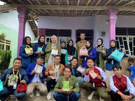 Mengenal Beragam UMKM di Desa Tanjung Rejo, Wuluhan bersama Mahasiswa ...