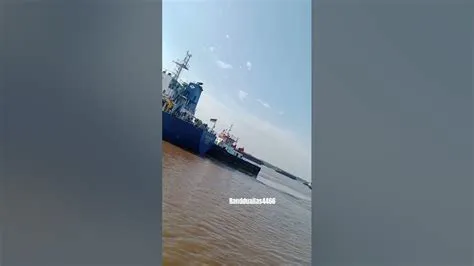 Proses Labuh Kapal Countener#ytshorts #subscribe #shortvideo #ship # ...