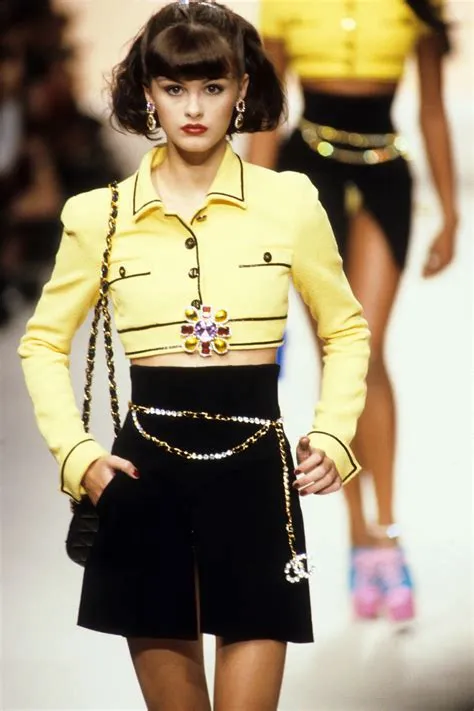Chanel Spring 1995 Ready-to-Wear Collection - Vogue | Runway fashion ...