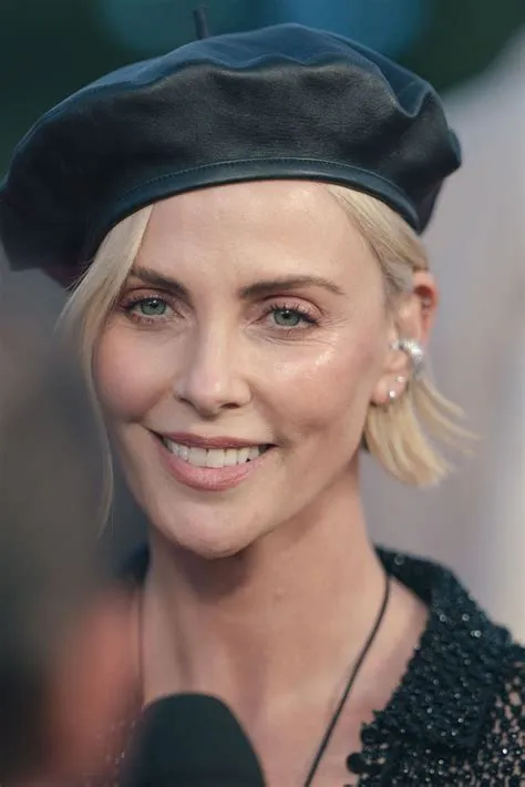 de de carné em tres Belle femme | Cabelo curto, Cabelo