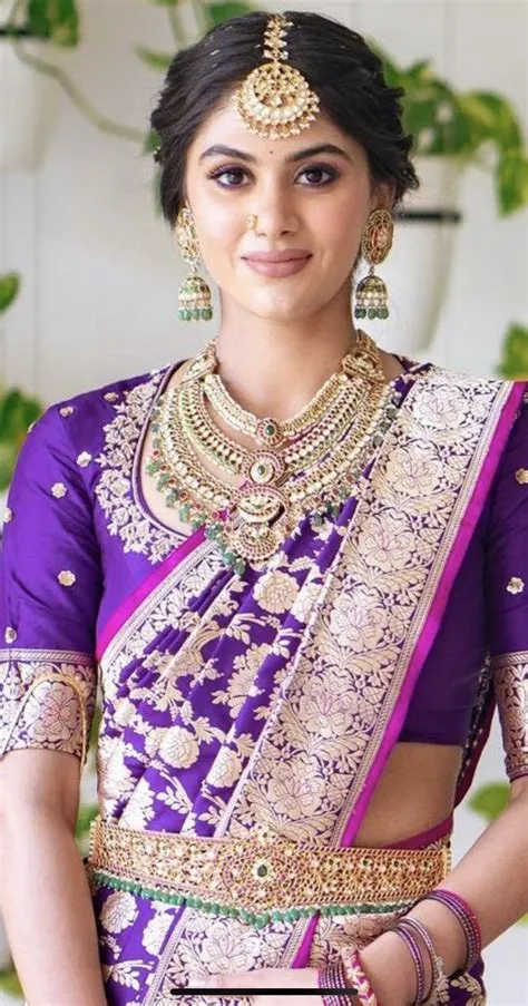 by Rc Ch on Favourate | Fashionable saree blouse designs, Saree ...