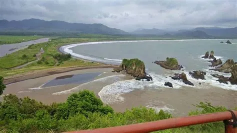 Pantai Payangan, Wisata Pantai Eksotis di Pesisir Selatan Kabupaten ...