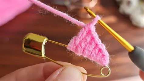 Perfect‼️ New design crochet very easy eye-catching safety pin and knit ...