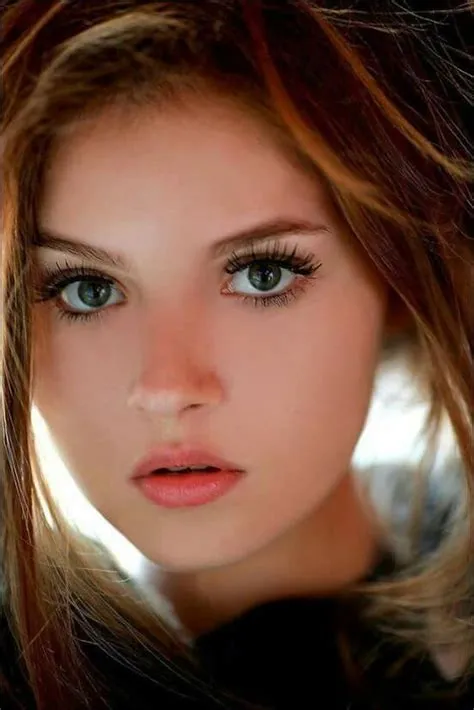 by Deon Van on Gorgeous Redheads | Beautiful eyes, Beautiful girl ...