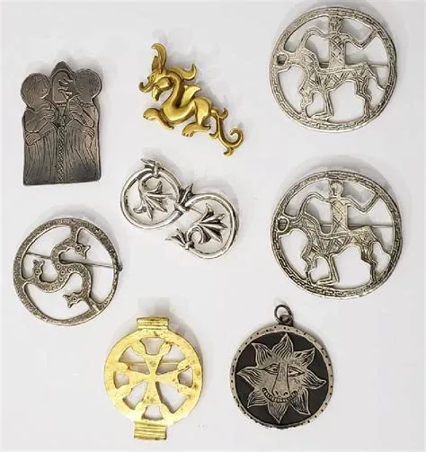 8 Mma Sterling Metropolitan Museum Of Art Pins