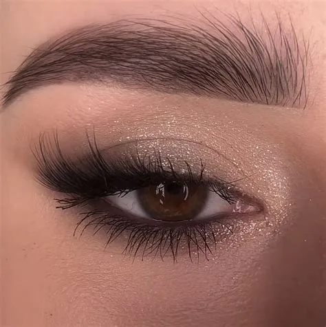 de Shelbi Kramer em Brigid’s Pins em 2025 | Inspiração maquiagem ...