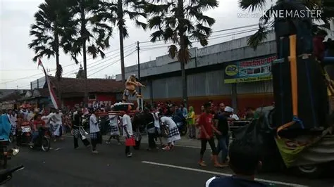 Karnaval 17 Agustus SMK IBU Pakusari Jember - YouTube