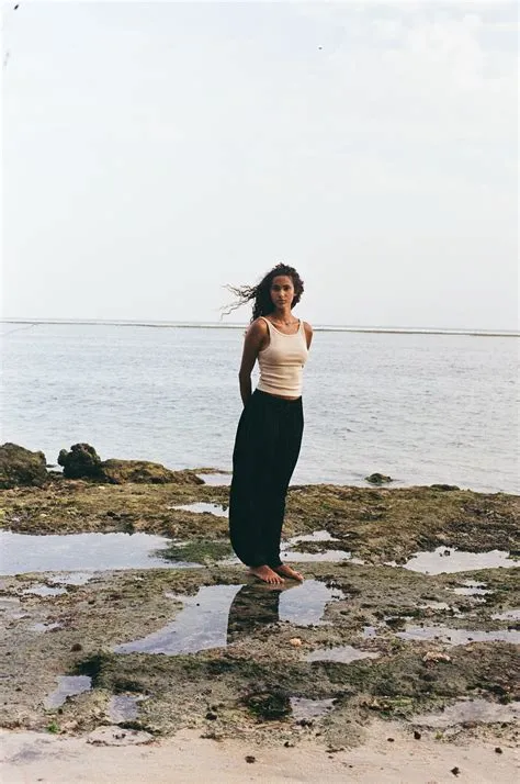 by Steinunn Jónsdóttir on Forsíða in 2025 | Beach photo session ...