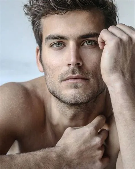 em *Men's: Fashion & Models